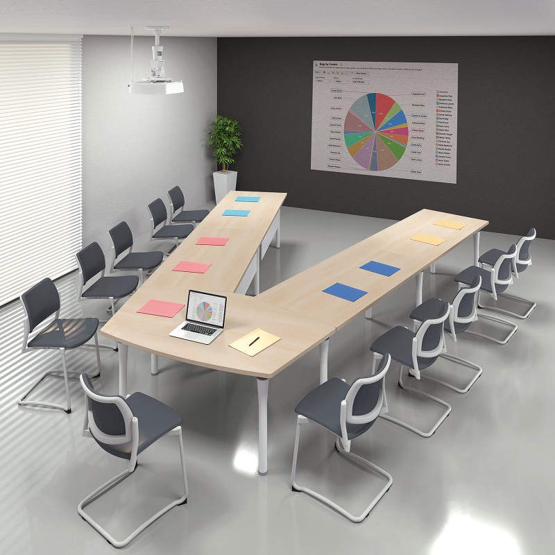 Table De Conférenciers En Classe Avec Visualiseur Et Microphone Photo stock  - Image du huître, oeuf: 159986134